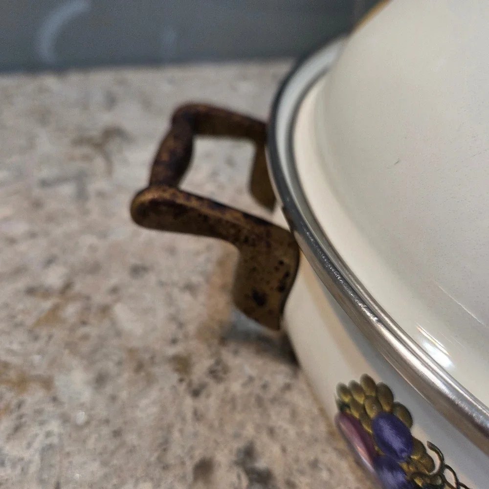 Vintage Cornucopia Enamelware Casserole Dish Lid Round Roaster Bronze Handles